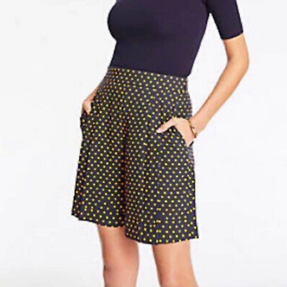 NWOT Ann Taylor High Waist Pleat Polka Dot Shorts Size 4 - Picture 1 of 13